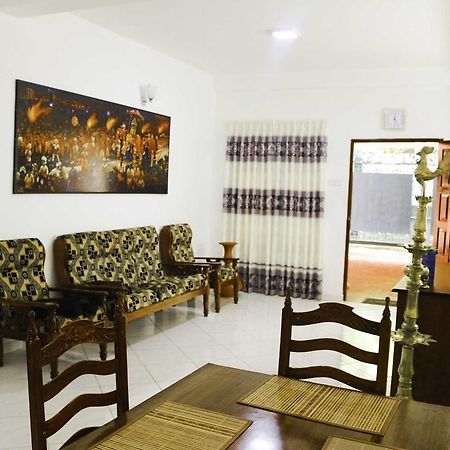 Yoho Travellers Residence Канди Экстерьер фото