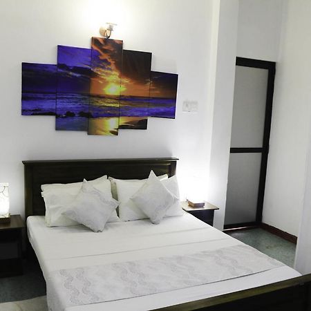 Yoho Travellers Residence Канди Экстерьер фото