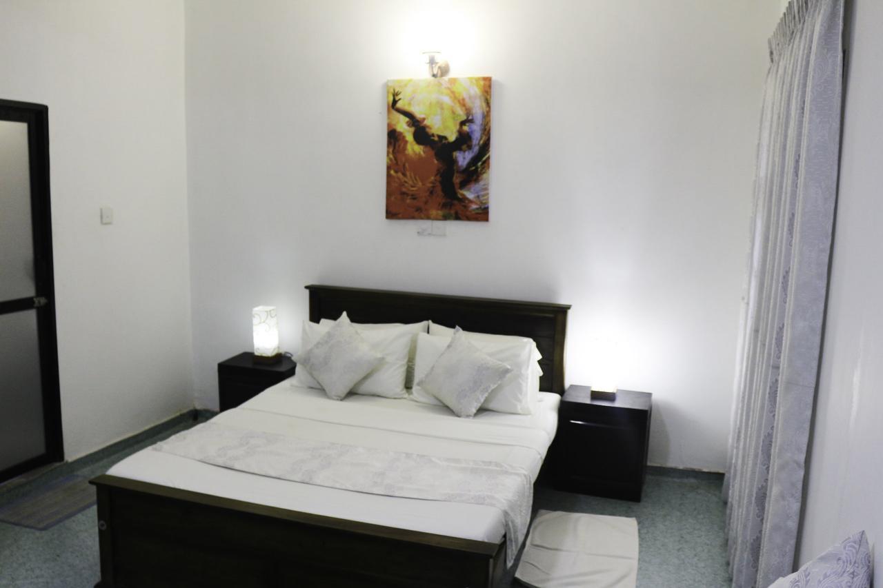 Yoho Travellers Residence Канди Экстерьер фото