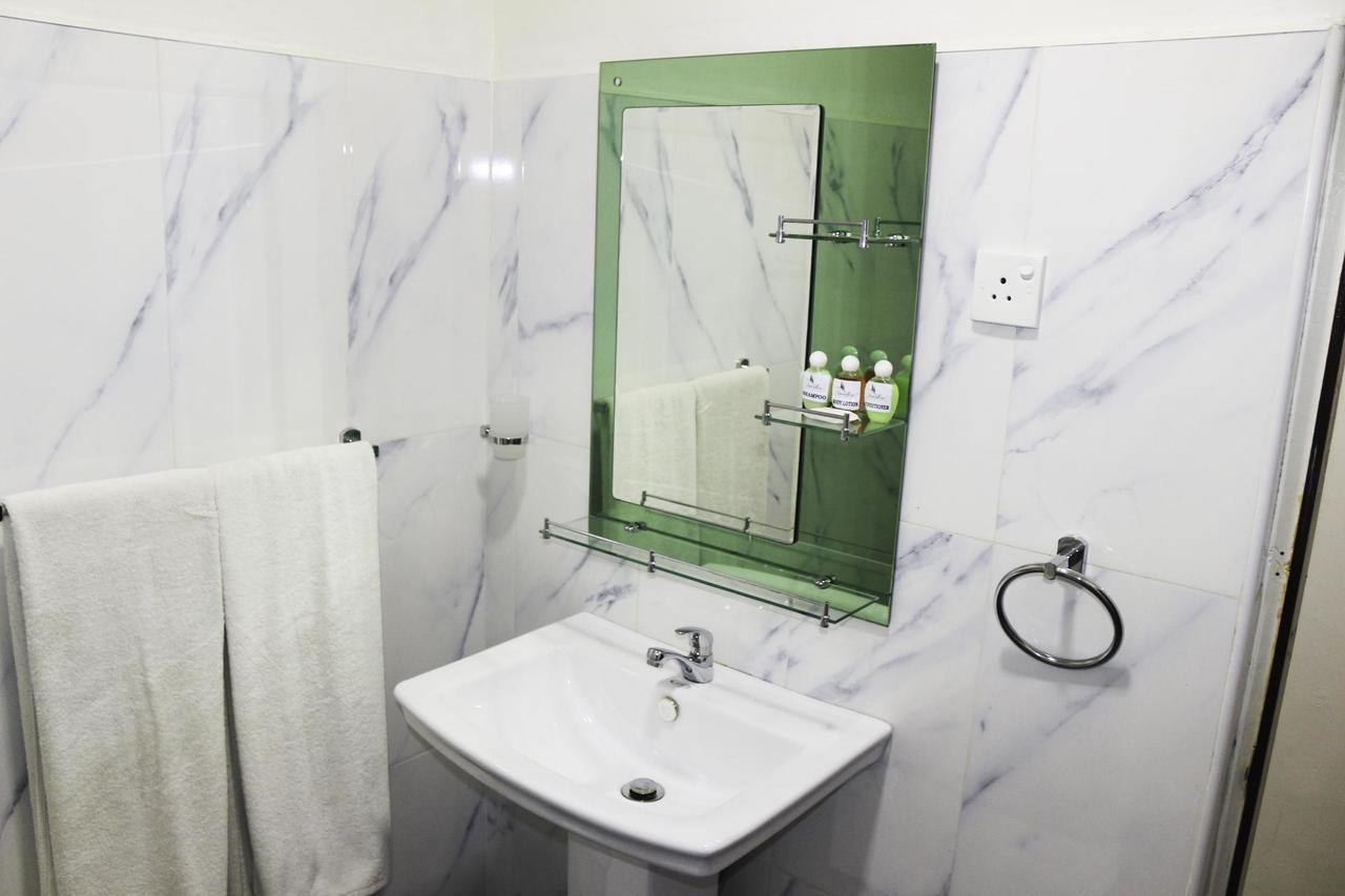 Yoho Travellers Residence Канди Экстерьер фото