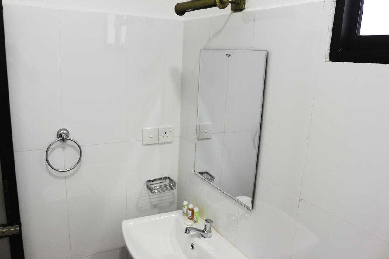 Yoho Travellers Residence Канди Экстерьер фото