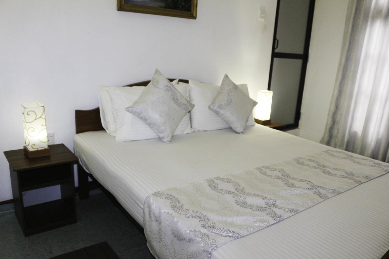 Yoho Travellers Residence Канди Экстерьер фото