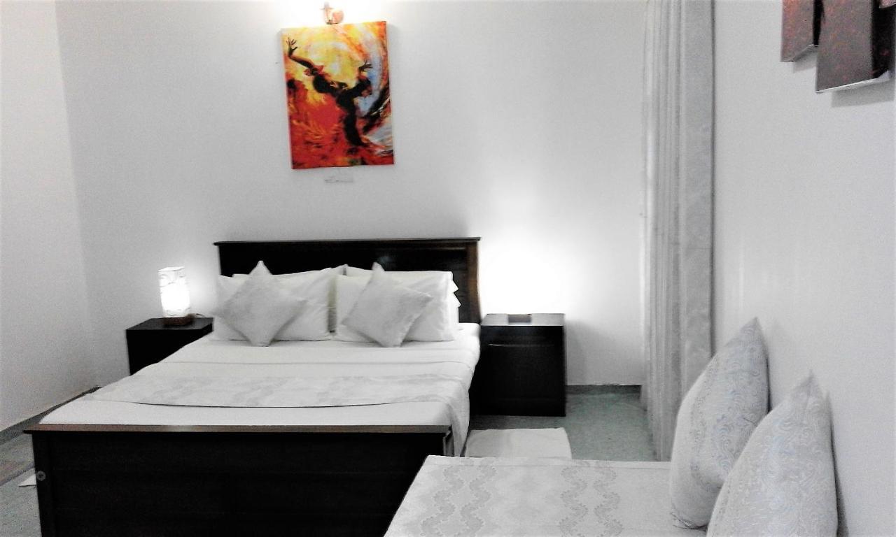 Yoho Travellers Residence Канди Экстерьер фото