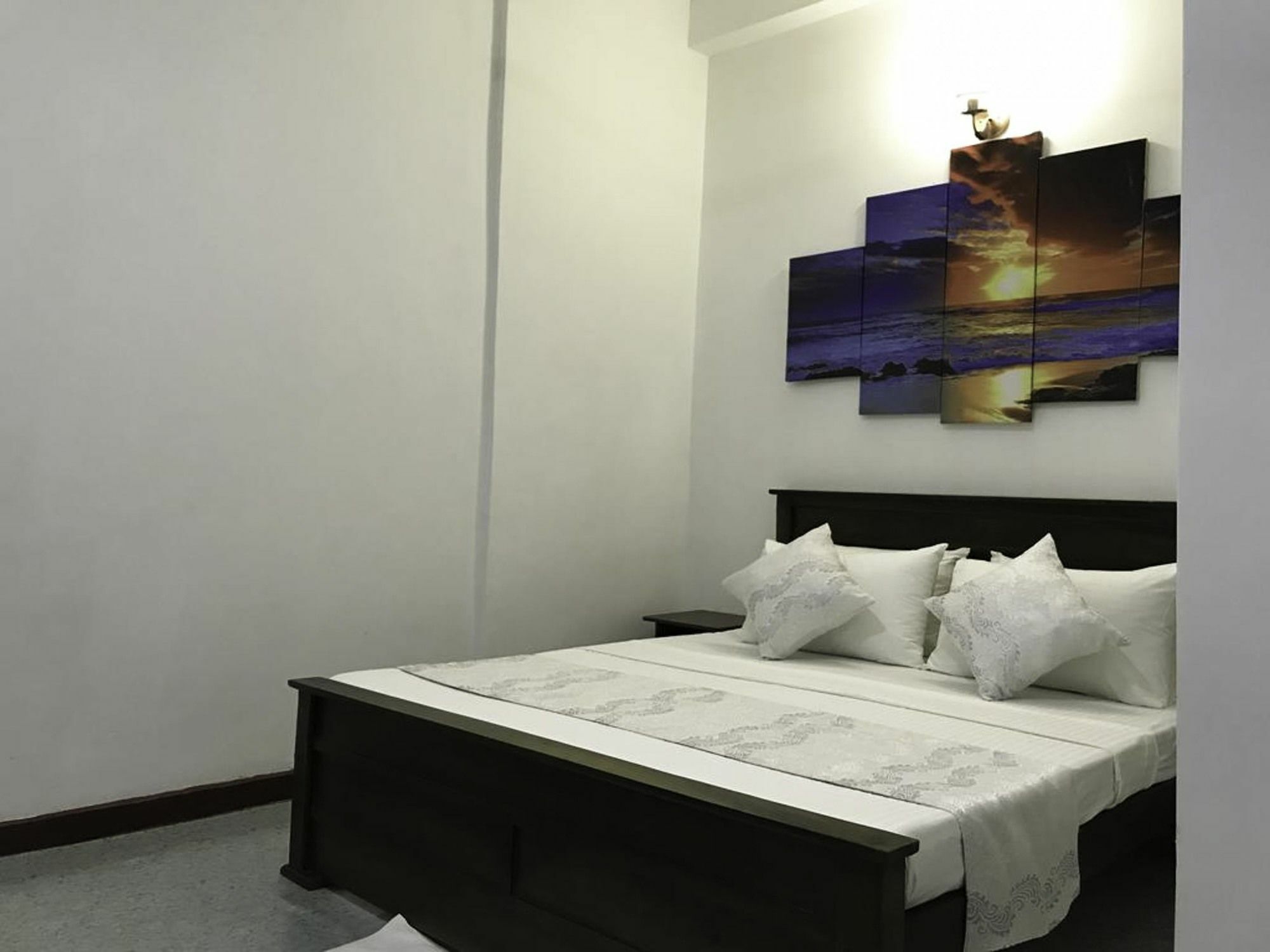 Yoho Travellers Residence Канди Экстерьер фото