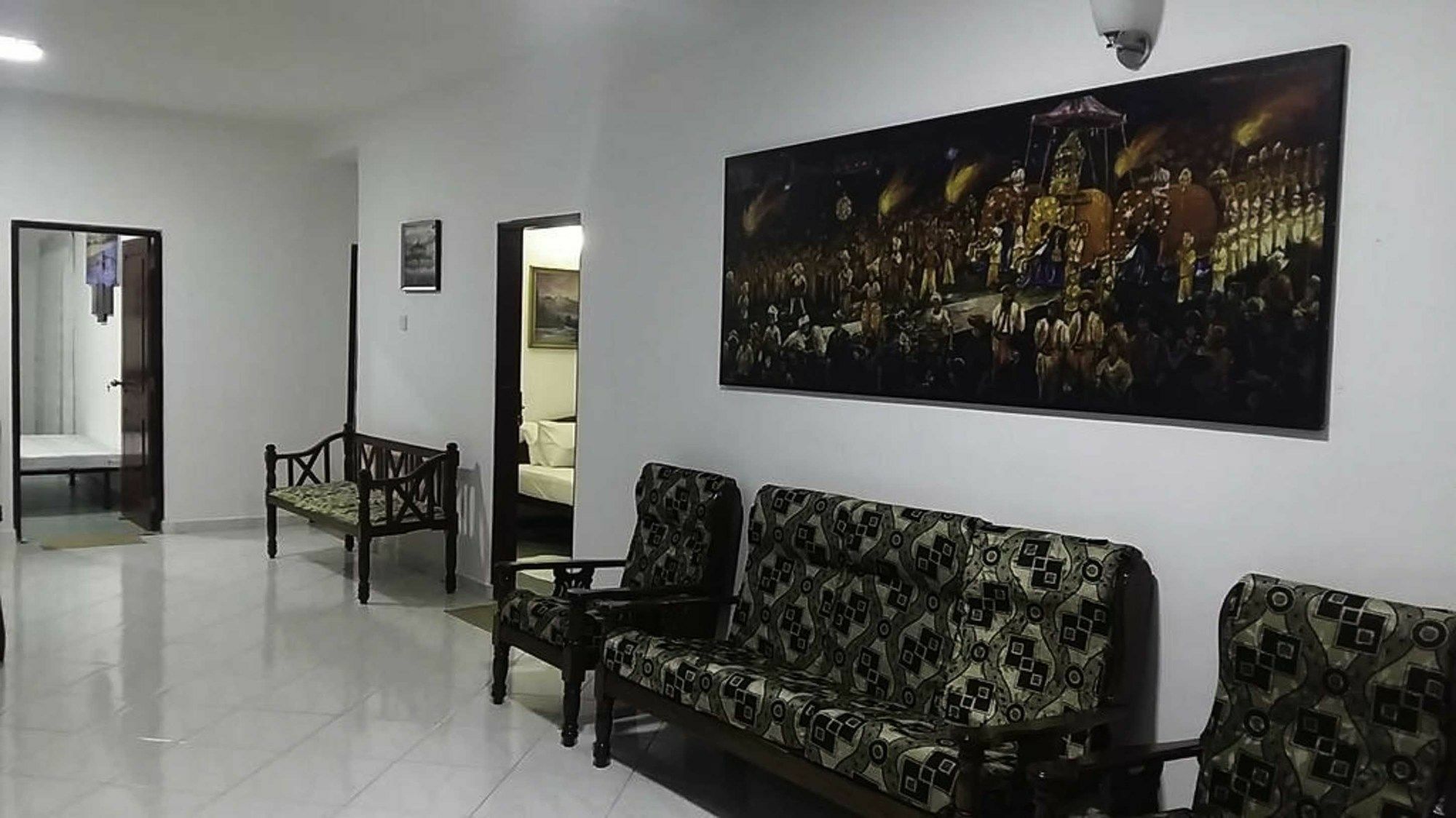 Yoho Travellers Residence Канди Экстерьер фото